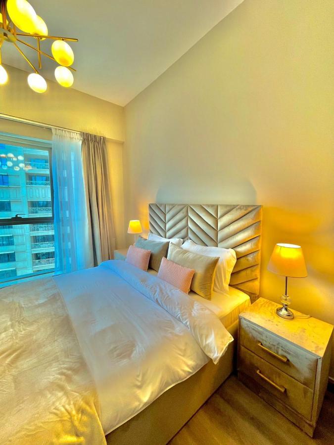First Class 2Br With Burj Khalifa & Downtown View Dubaj Kültér fotó