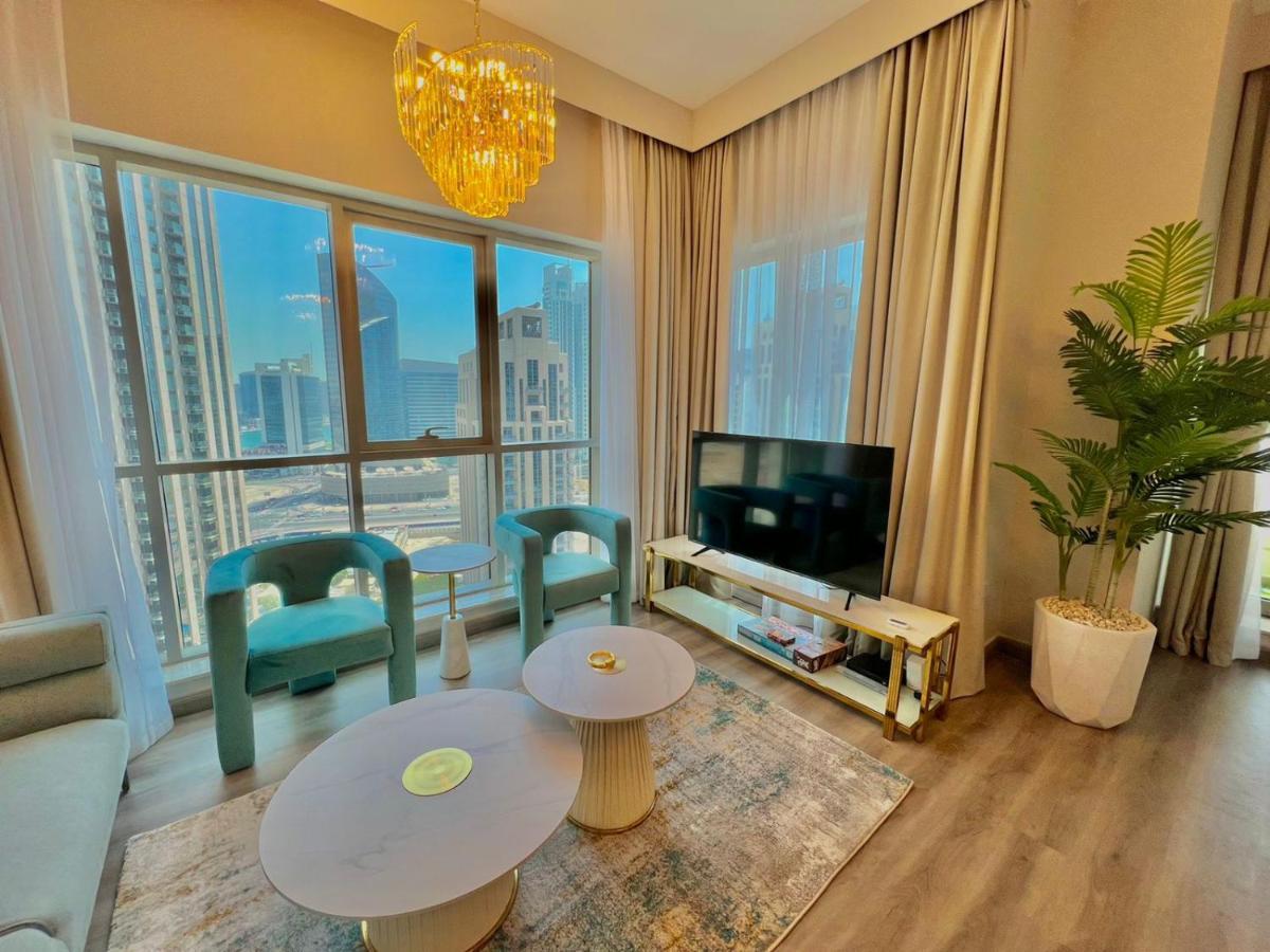 First Class 2Br With Burj Khalifa & Downtown View Dubaj Kültér fotó