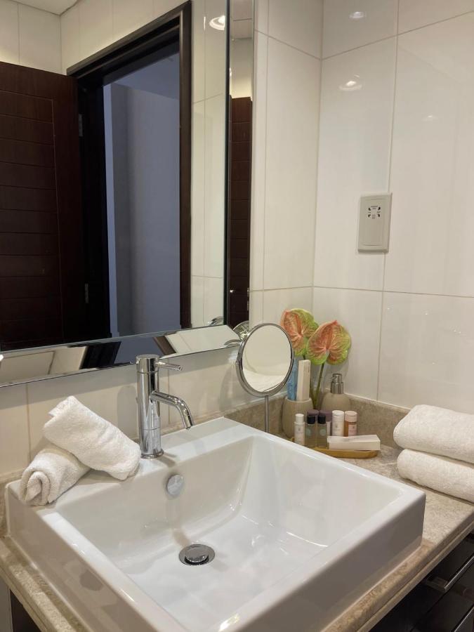 First Class 2Br With Burj Khalifa & Downtown View Dubaj Kültér fotó