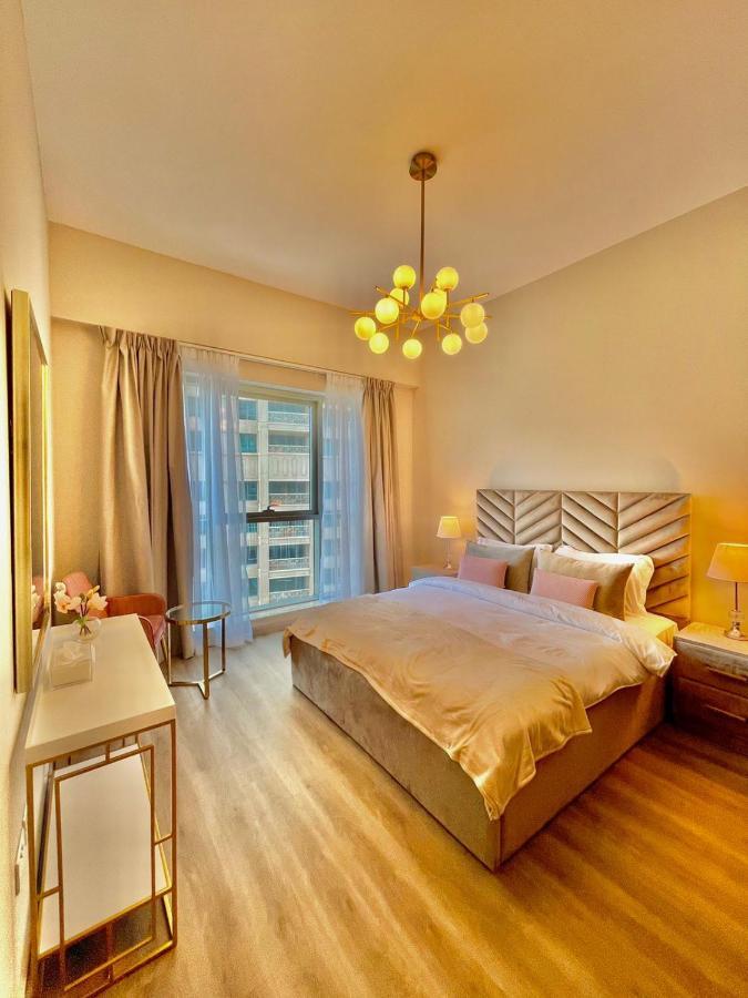 First Class 2Br With Burj Khalifa & Downtown View Dubaj Kültér fotó