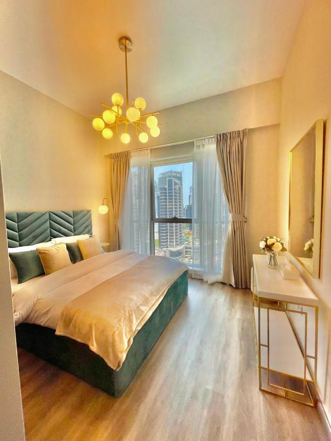 First Class 2Br With Burj Khalifa & Downtown View Dubaj Kültér fotó