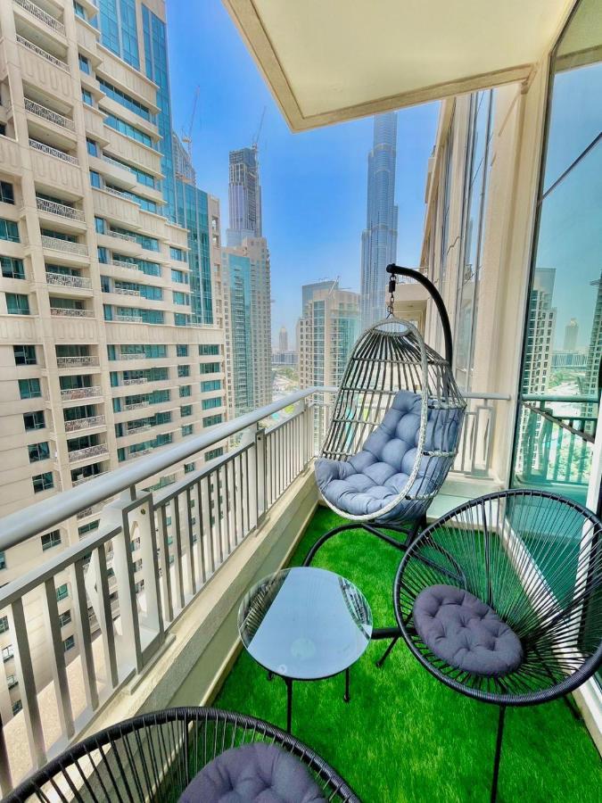 First Class 2Br With Burj Khalifa & Downtown View Dubaj Kültér fotó